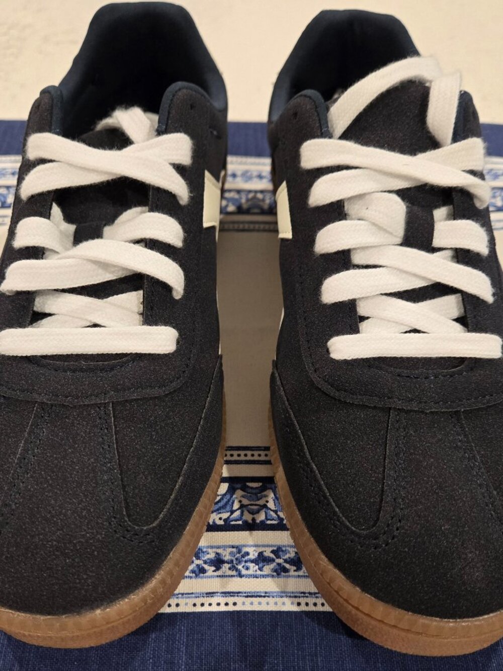 NEW No Boundaries Navy White Sneakers Size 10 Casual Lace-Up Shoes